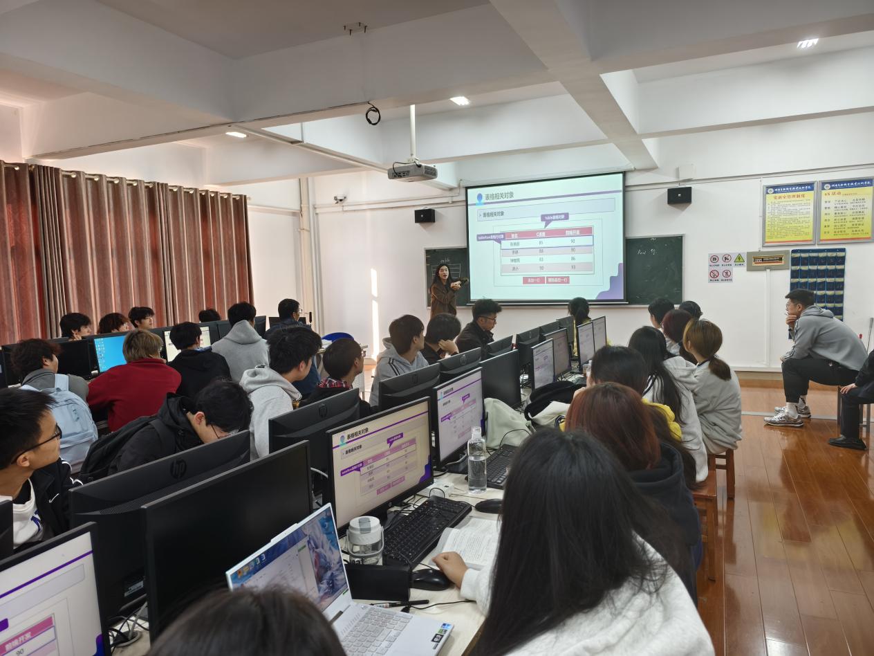 网络与软件教研室“三课活动”顺利开展，以技术开发与销售协同共促教学质量提升